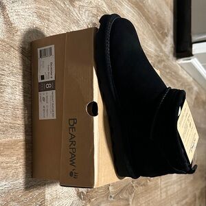 Women’s Super Shorty Bearpaws size 8 in black